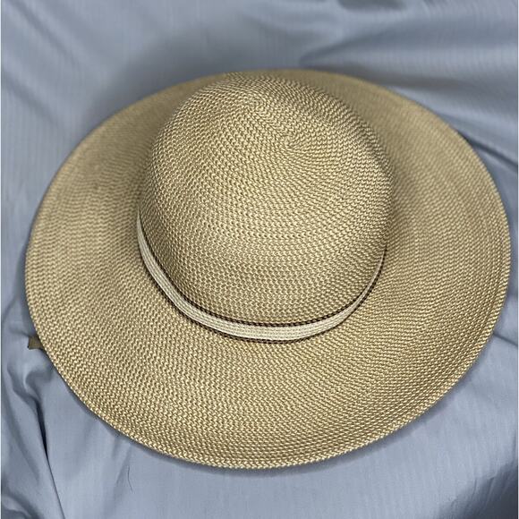 Solar Escape Sun Hat Women UPF 50+ Wide Brim Adjustable Size Chin Strap - Picture 1 of 5
